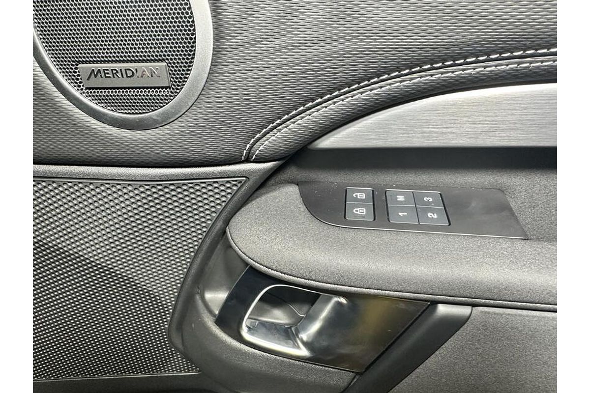 2023 Land Rover Discovery D300 R-Dynamic SE Series 5