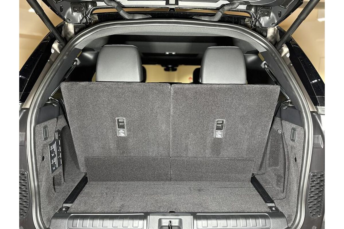 2023 Land Rover Discovery D300 R-Dynamic SE Series 5
