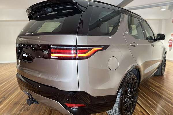2023 Land Rover Discovery D300 R-Dynamic SE Series 5