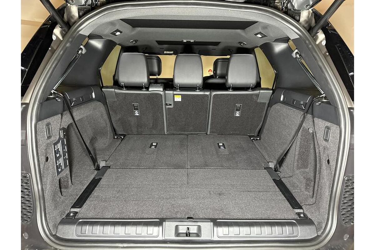 2023 Land Rover Discovery D300 R-Dynamic SE Series 5