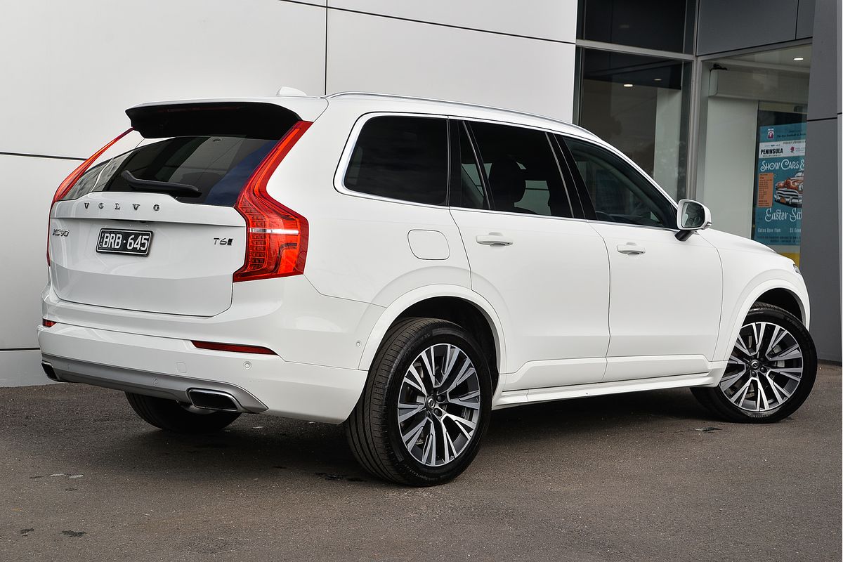 2021 Volvo XC90 T6 Momentum