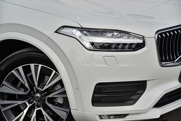 2021 Volvo XC90 T6 Momentum
