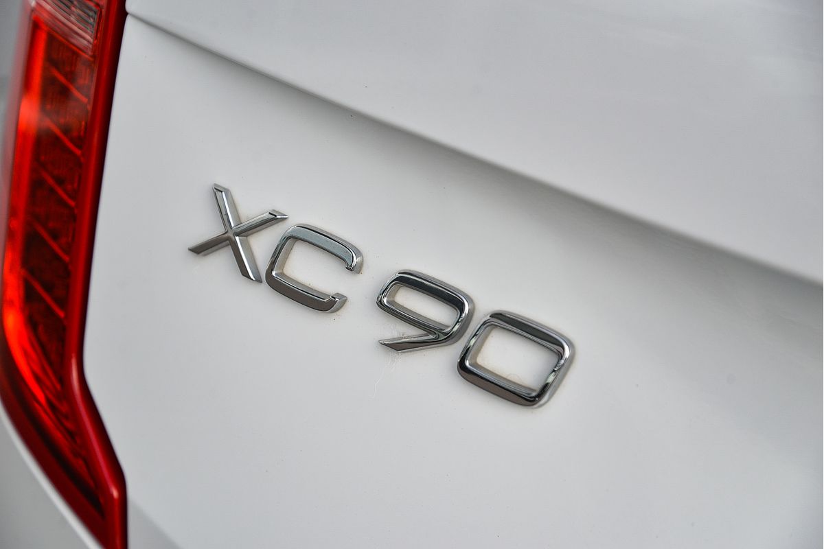 2021 Volvo XC90 T6 Momentum