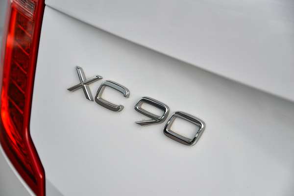 2021 Volvo XC90 T6 Momentum
