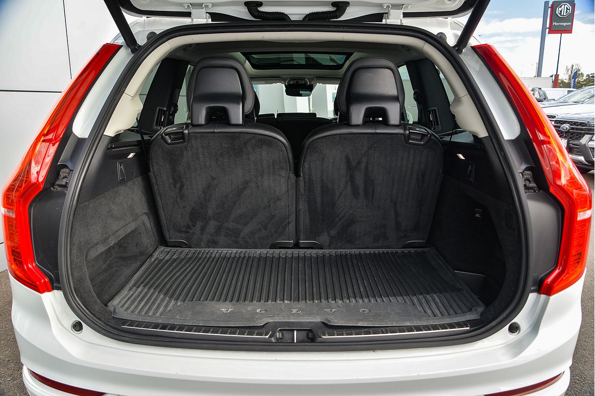2021 Volvo XC90 T6 Momentum