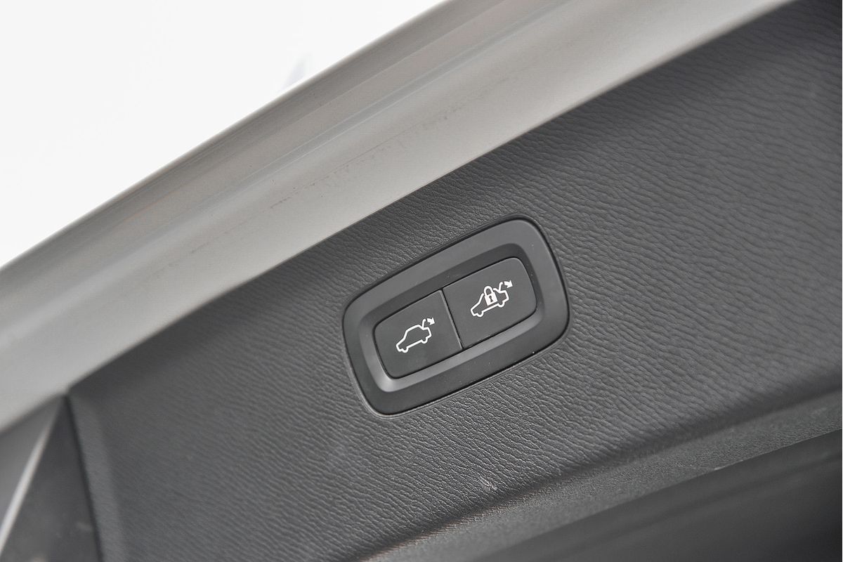 2021 Volvo XC90 T6 Momentum