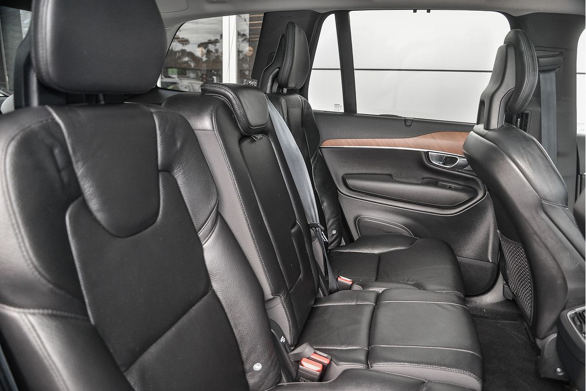 2021 Volvo XC90 T6 Momentum