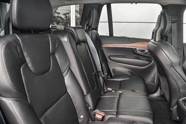 2021 Volvo XC90 T6 Momentum