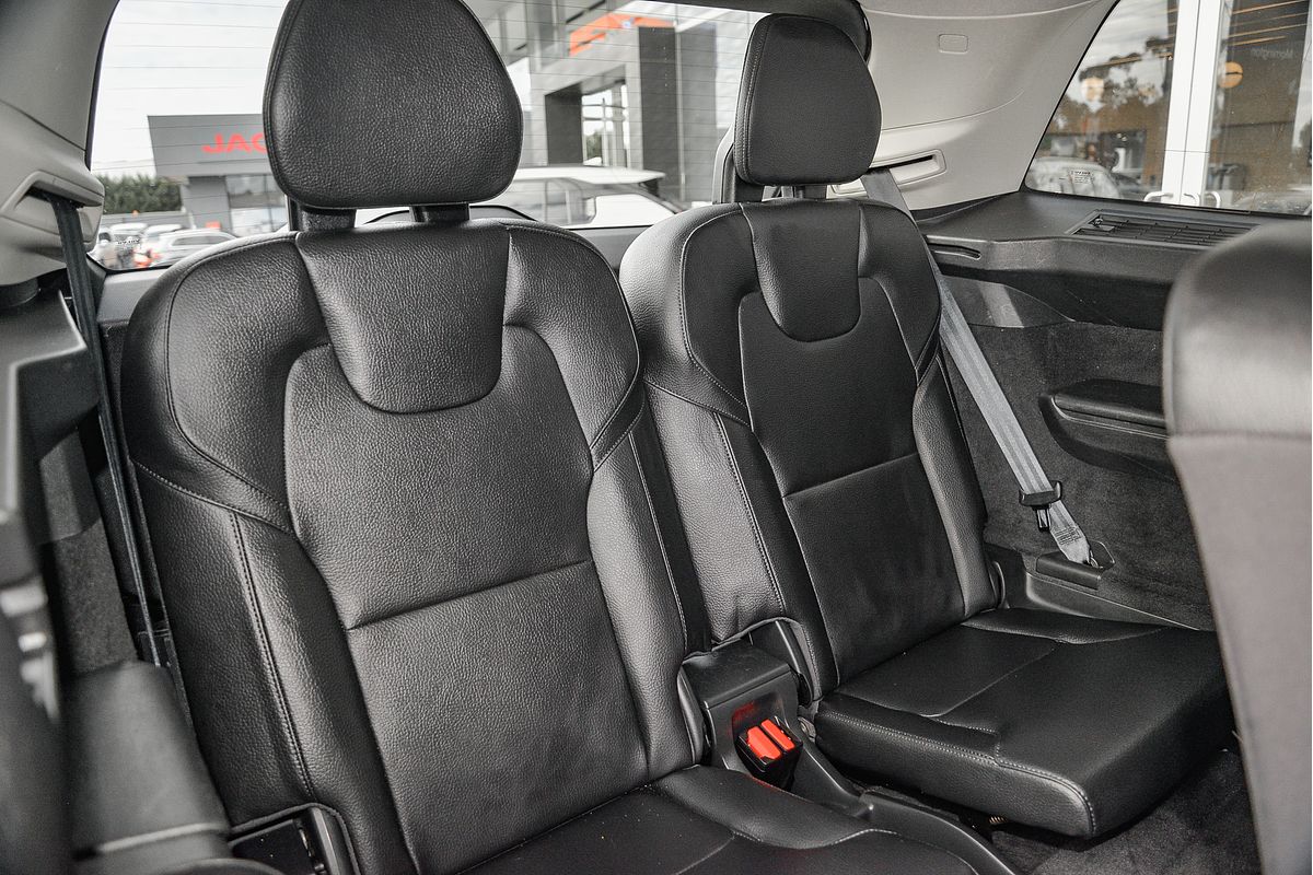 2021 Volvo XC90 T6 Momentum