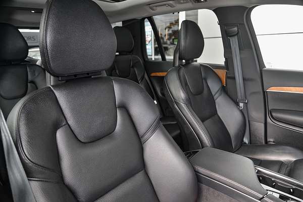 2021 Volvo XC90 T6 Momentum