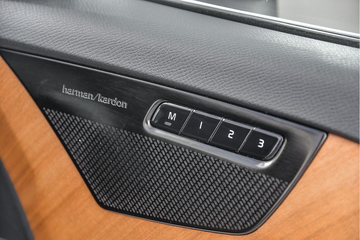 2021 Volvo XC90 T6 Momentum