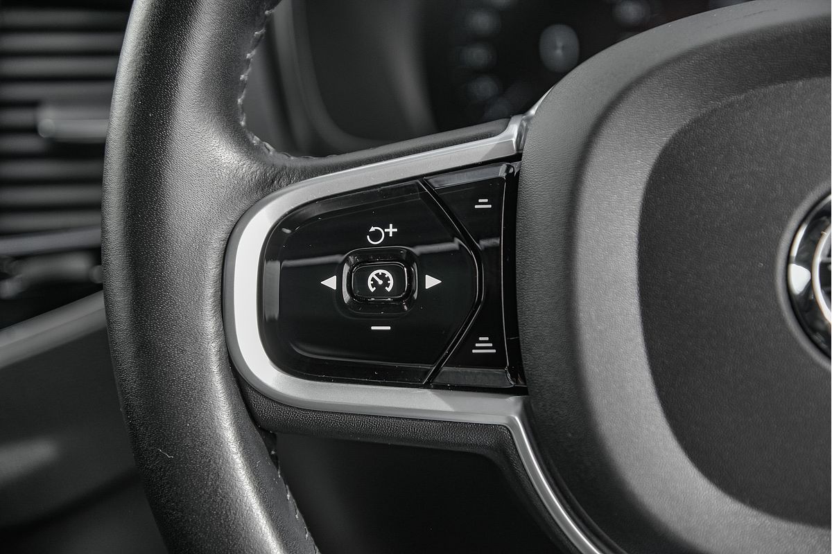 2021 Volvo XC90 T6 Momentum