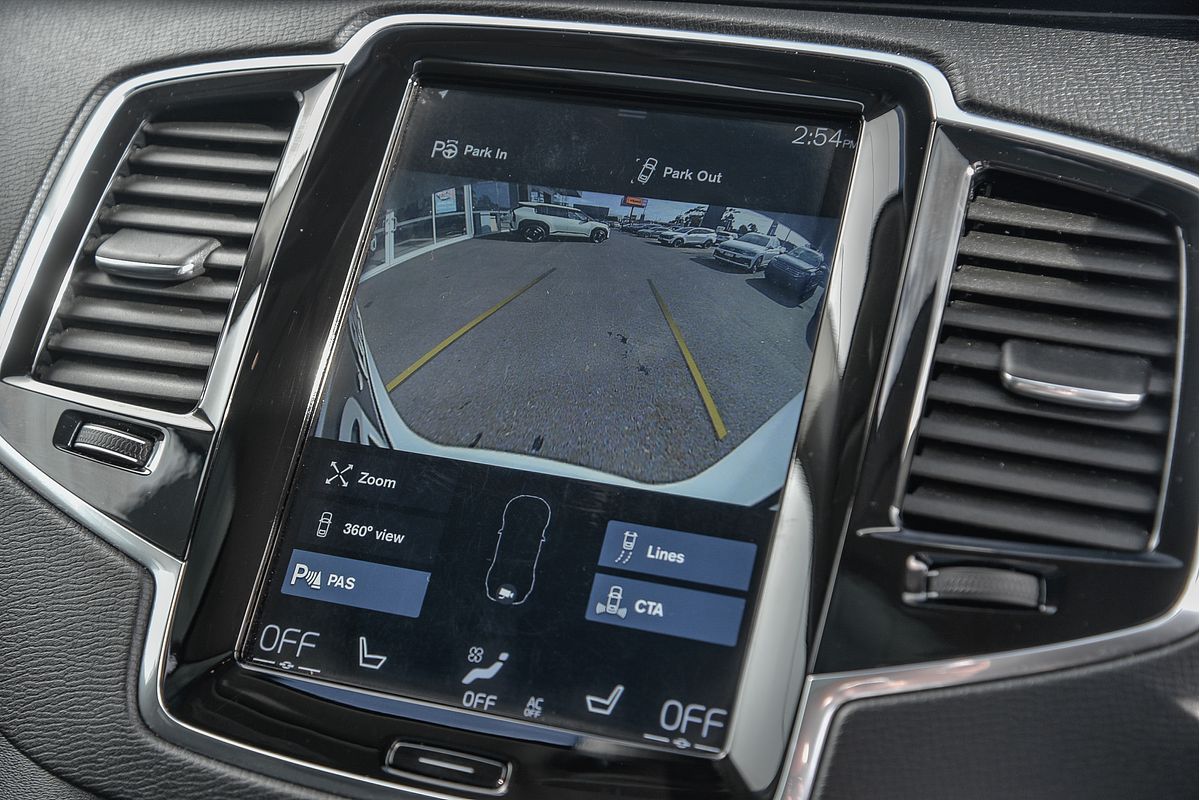 2021 Volvo XC90 T6 Momentum