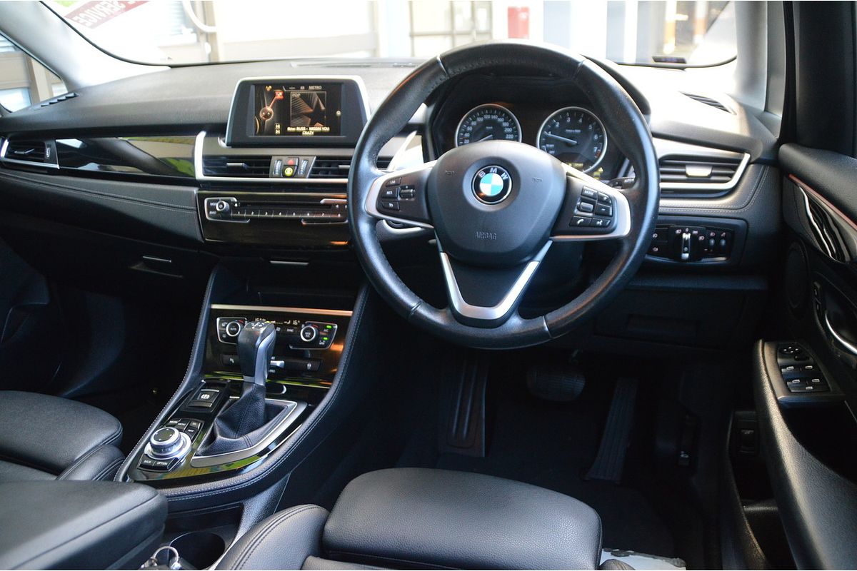 2014 BMW 2 Series 218i Sport Line F45