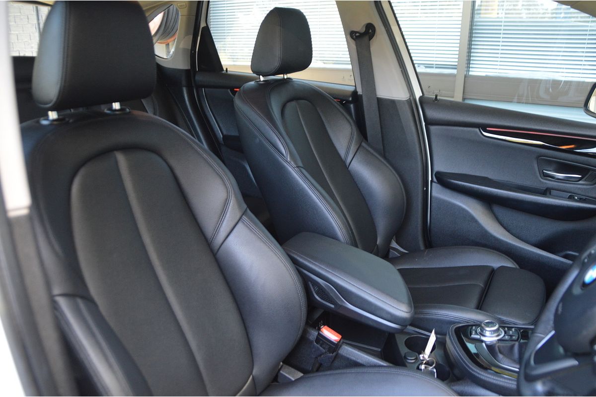 2014 BMW 2 Series 218i Sport Line F45