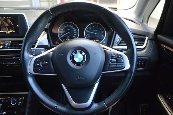 2014 BMW 2 Series 218i Sport Line F45