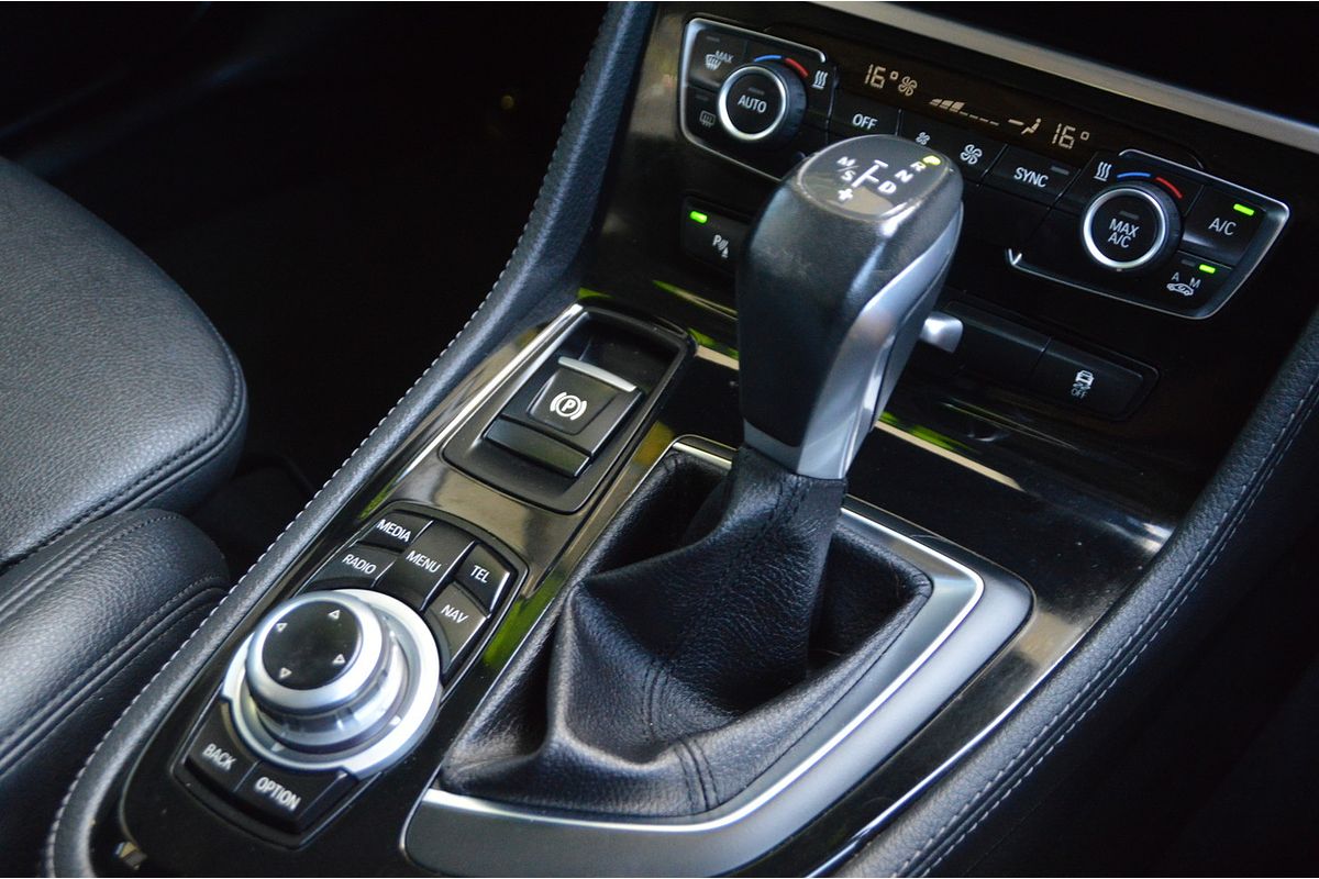 2014 BMW 2 Series 218i Sport Line F45
