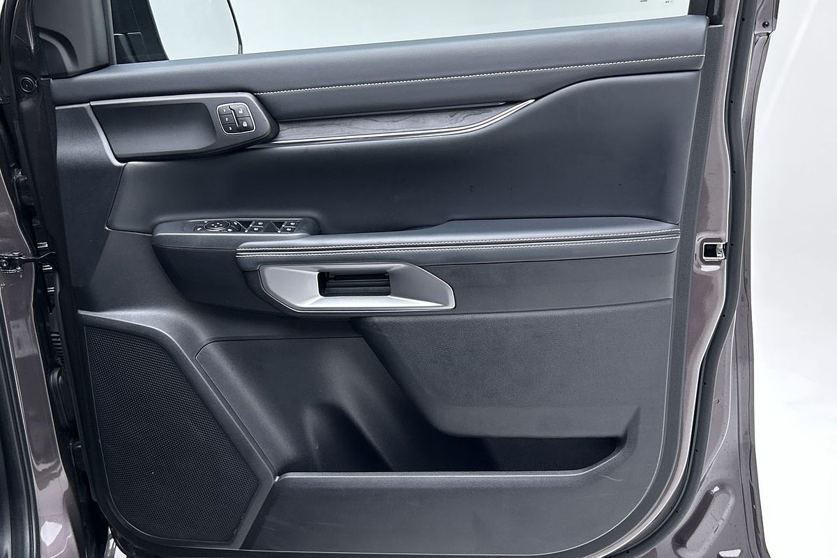2024 Ford Everest Platinum