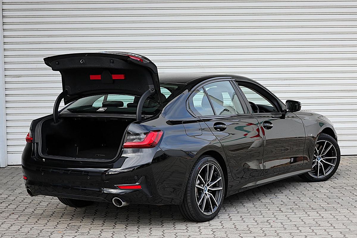 2021 BMW 3 Series 330e Luxury Line G20