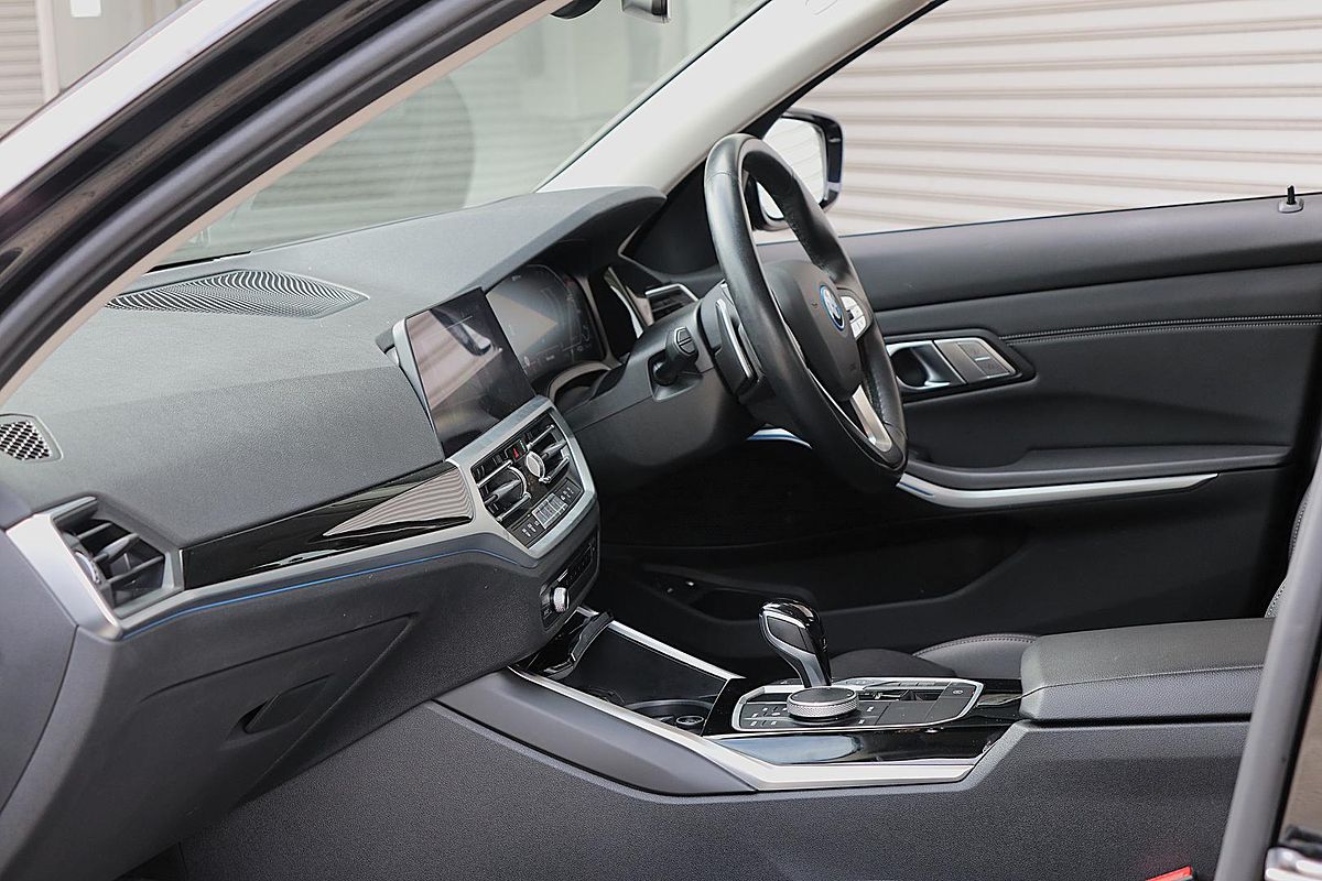 2021 BMW 3 Series 330e Luxury Line G20