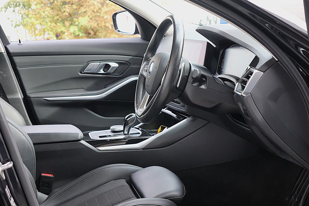 2021 BMW 3 Series 330e Luxury Line G20