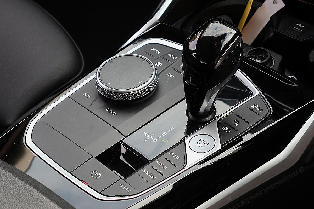 2021 BMW 3 Series 330e Luxury Line G20