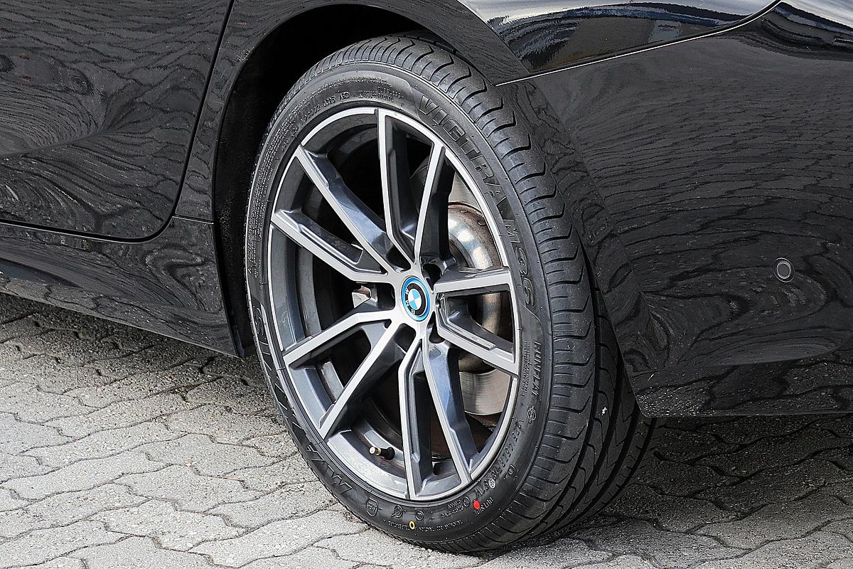 2021 BMW 3 Series 330e Luxury Line G20