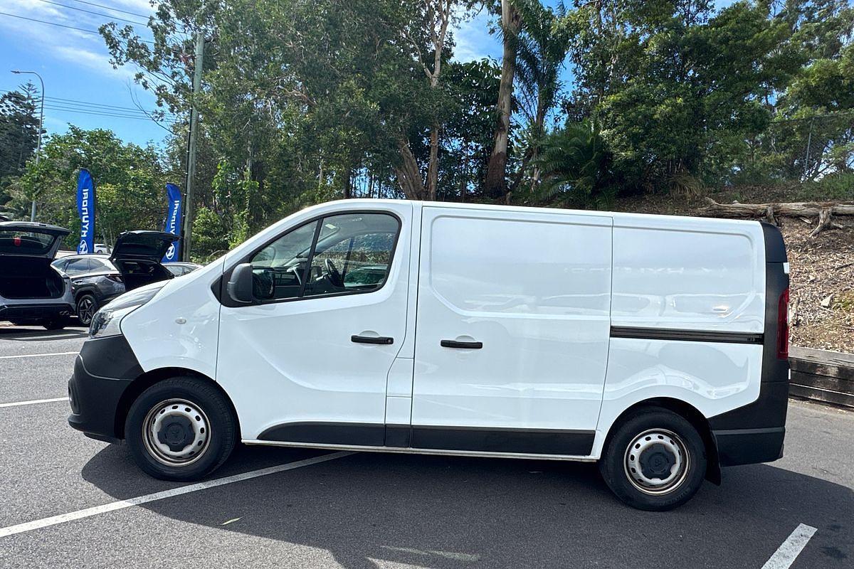 2022 Mitsubishi Express GLX SN SWB