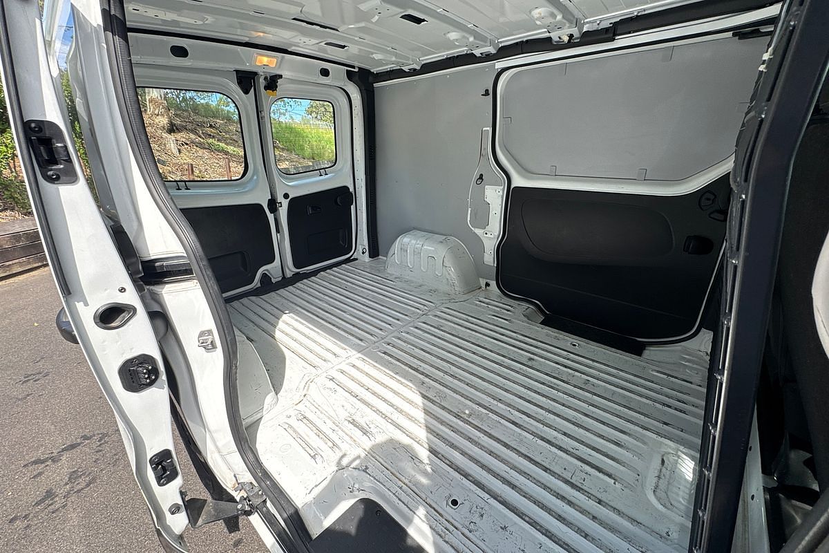 2022 Mitsubishi Express GLX SN SWB