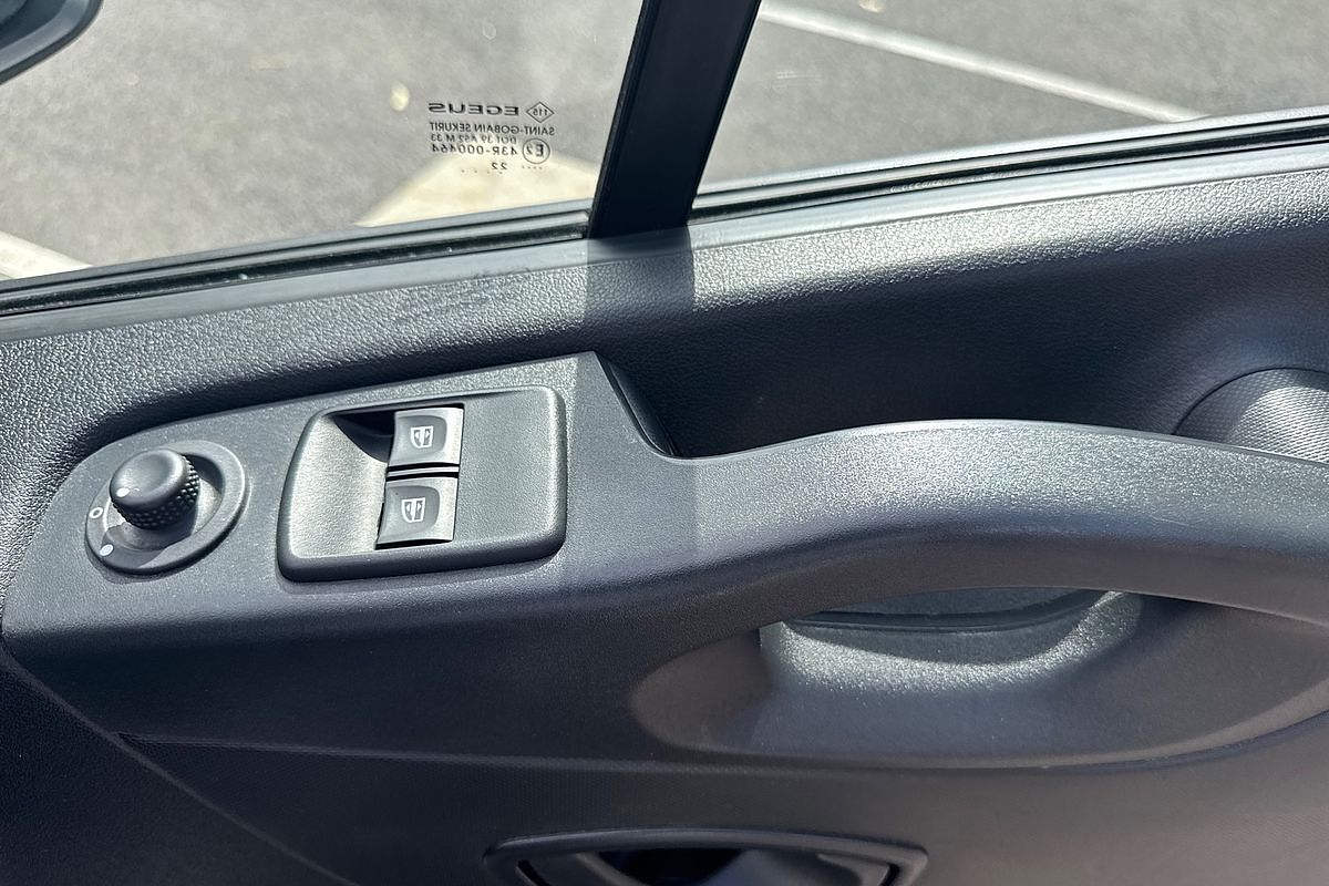 2022 Mitsubishi Express GLX SN SWB