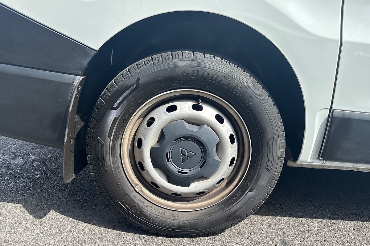 2022 Mitsubishi Express GLX SN SWB
