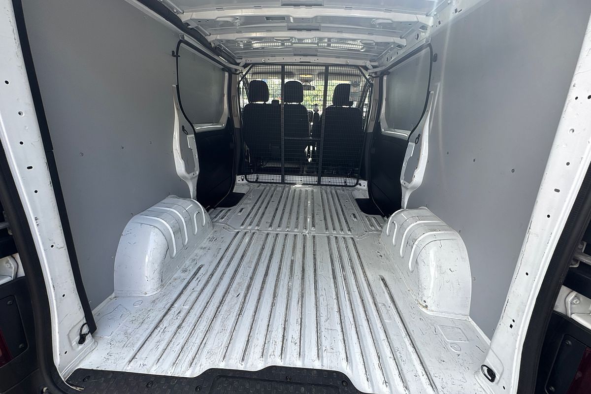 2022 Mitsubishi Express GLX SN SWB