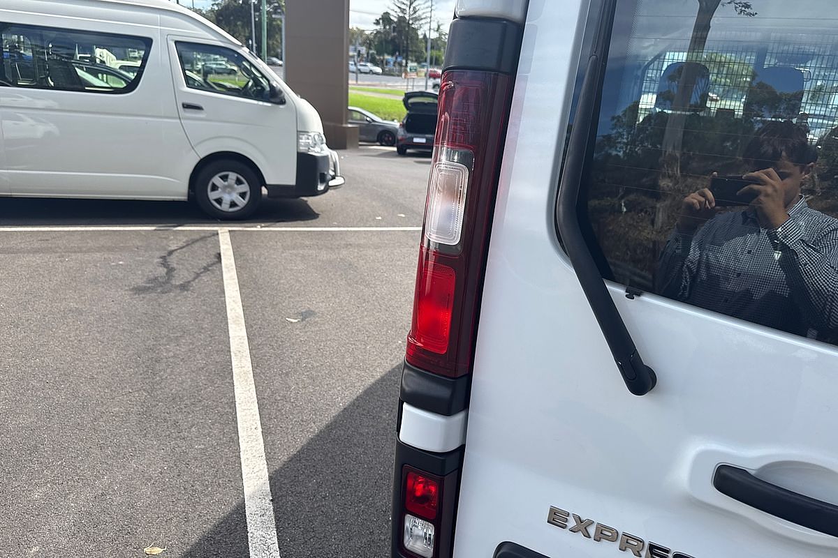 2022 Mitsubishi Express GLX SN SWB