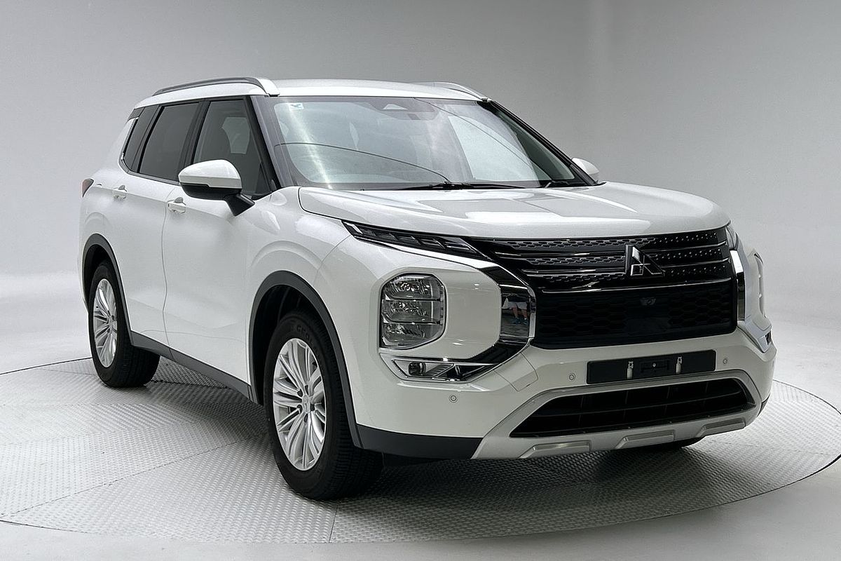 2023 Mitsubishi Outlander LS ZM