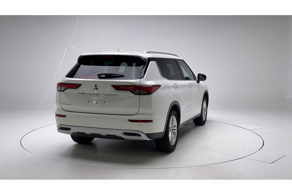 2023 Mitsubishi Outlander LS ZM