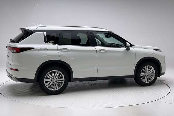 2023 Mitsubishi Outlander LS ZM