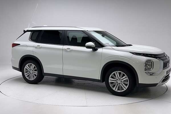 2023 Mitsubishi Outlander LS ZM