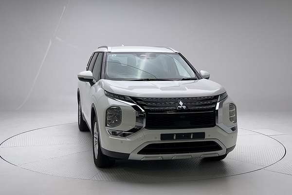 2023 Mitsubishi Outlander LS ZM