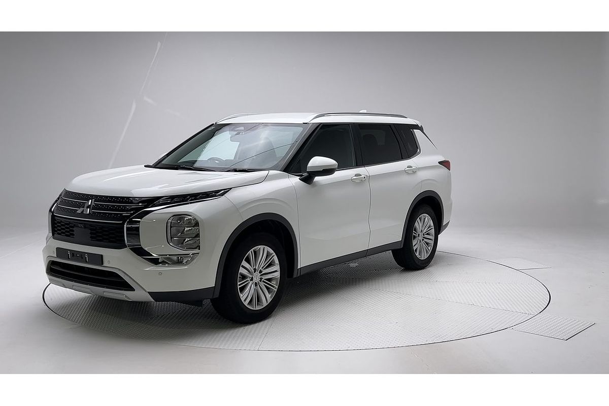 2023 Mitsubishi Outlander LS ZM