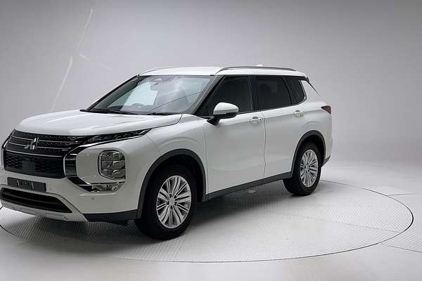 2023 Mitsubishi Outlander LS ZM
