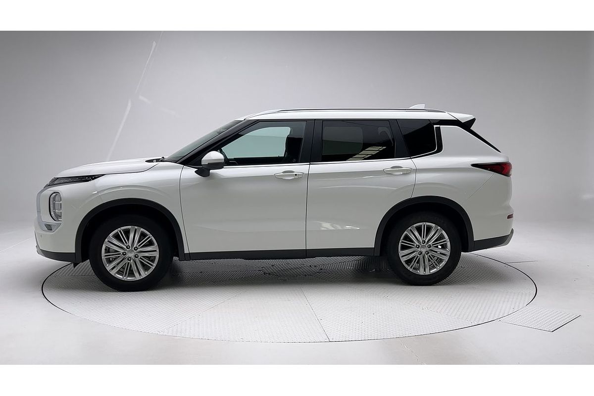 2023 Mitsubishi Outlander LS ZM