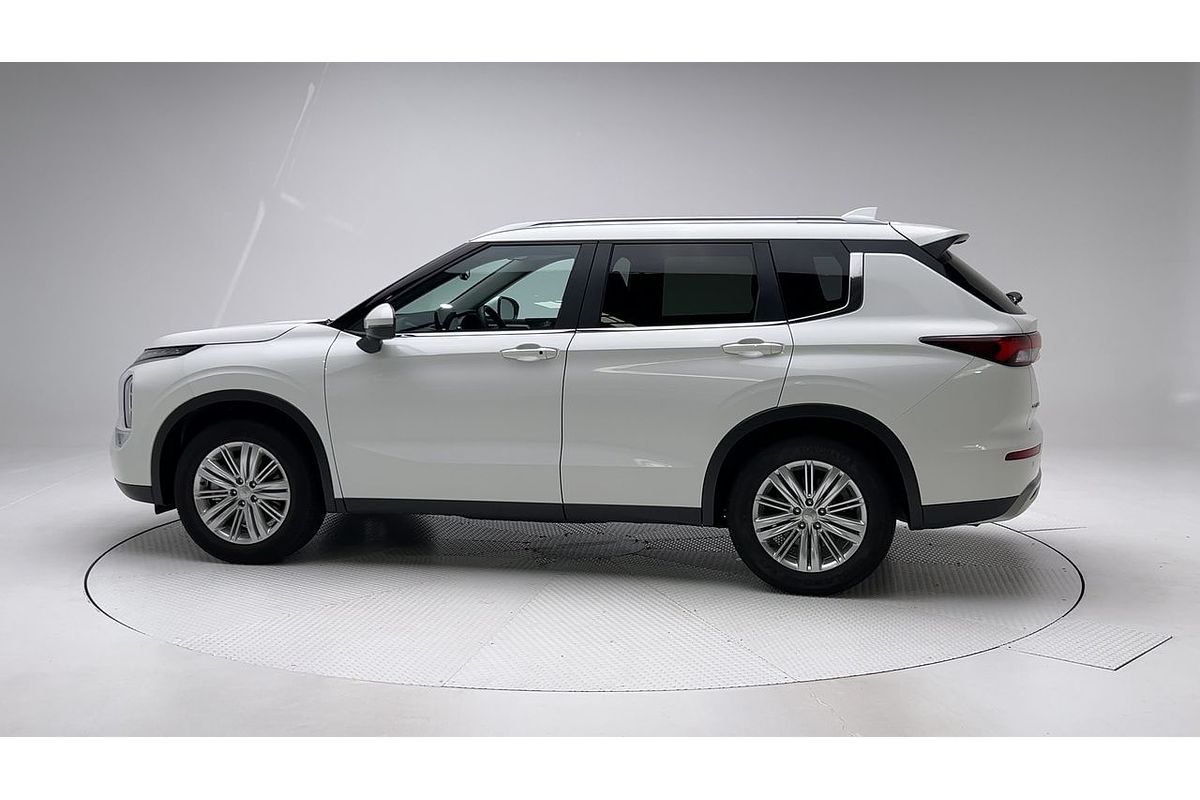 2023 Mitsubishi Outlander LS ZM