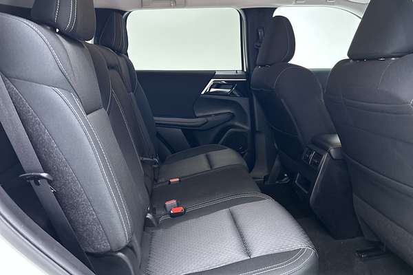 2023 Mitsubishi Outlander LS ZM