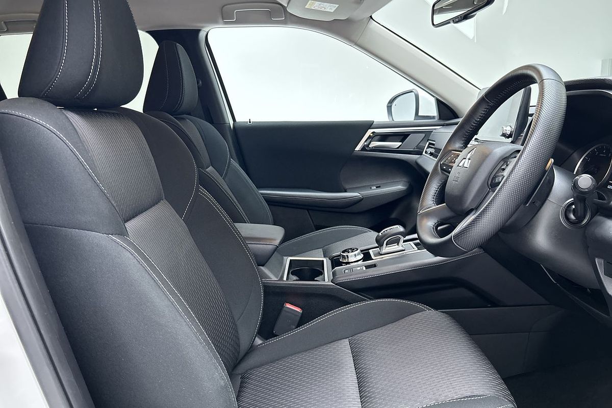 2023 Mitsubishi Outlander LS ZM