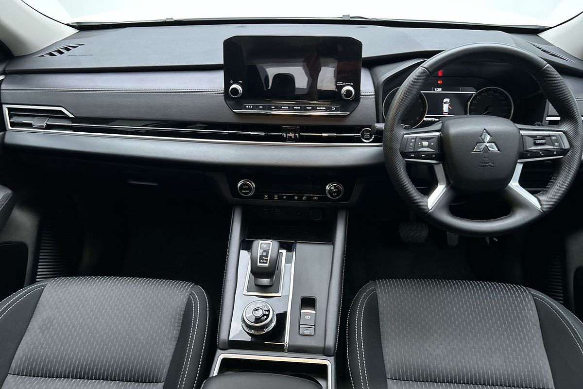 2023 Mitsubishi Outlander LS ZM