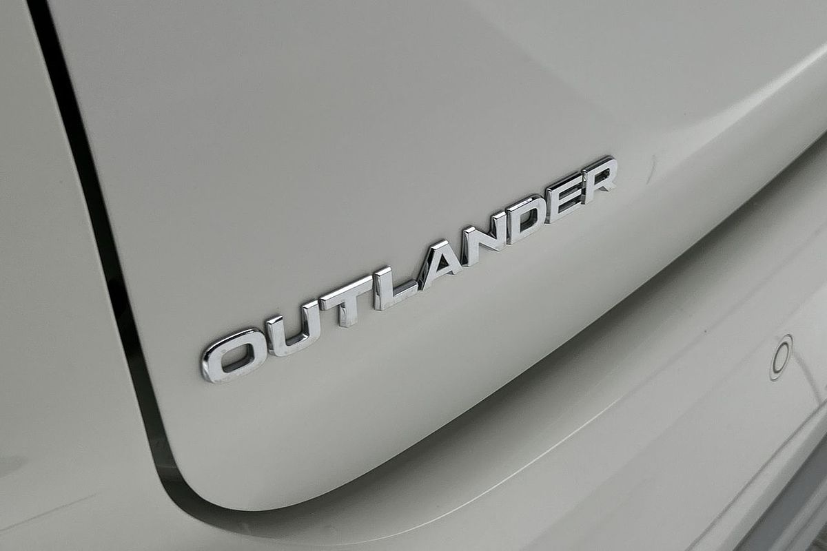 2023 Mitsubishi Outlander LS ZM