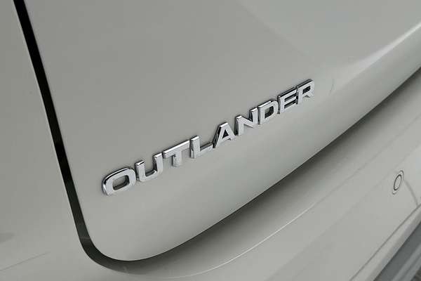 2023 Mitsubishi Outlander LS ZM