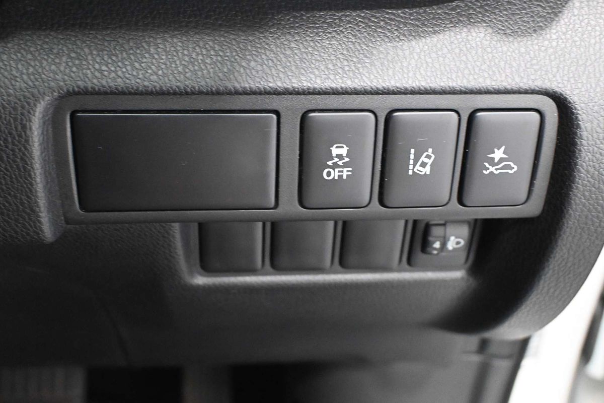 2022 Mitsubishi Eclipse Cross LS YB