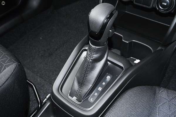 2024 Suzuki Swift Hybrid UZ