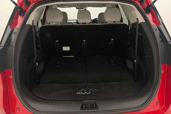 2023 Mahindra XUV700 AX7L